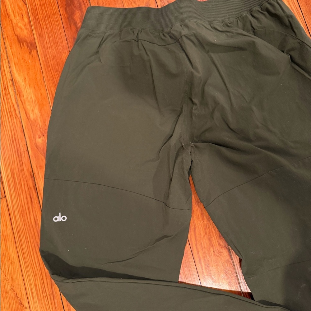ALO Yoga Men's Co-Op Pants Olive Green - Picture 5 of 7